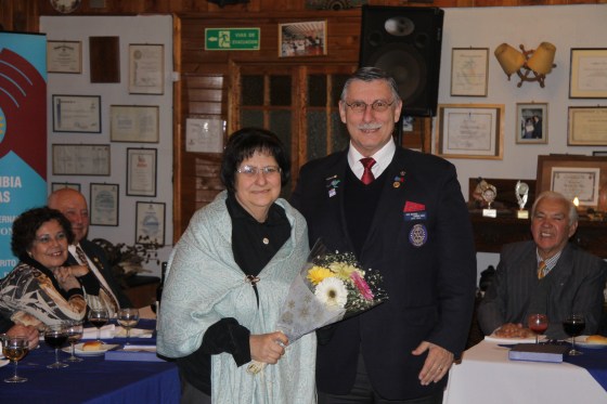 RC Olmué entrega presente a Beatriz Zahr