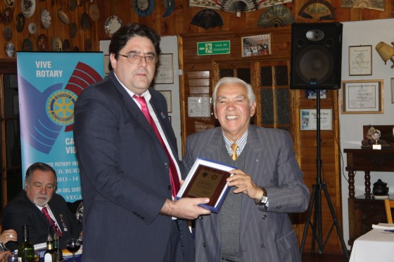 RC Olmué entrega reconocimiento a Eugenio Escalona