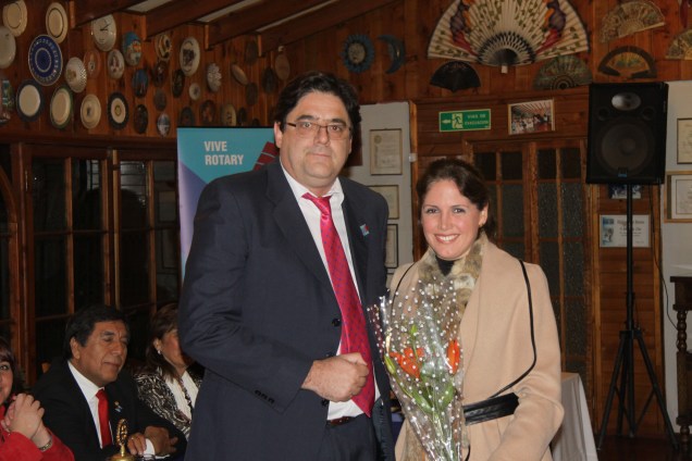 RC Olmué entrega reconocimiento a Macarena Santelices