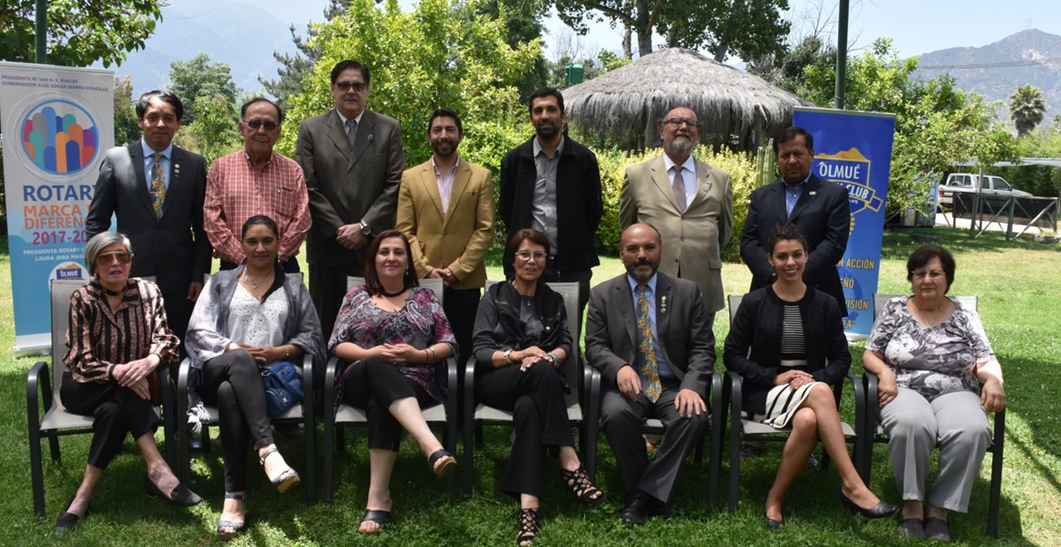 Sentados: Erika Stuven, Elizabeth Araos, Alejandra Fontanes, Laura Jara, GD Edgar Ibarra, Catalina Alvarez, Beatriz Zahr. De pie: Miguel Tapia, Jorge Fontanes, Gonzalo Fontanes, Emilio Becker, Sergio Fontanes, Simón Saavedra &amp; Edison Pérez.