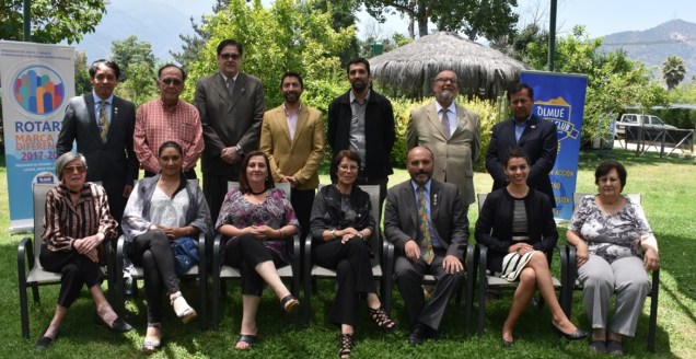 Sentados: Erika Stuven, Elizabeth Araos, Alejandra Fontanes, Laura Jara, GD Edgar Ibarra, Catalina Alvarez, Beatriz Zahr. De pie: Miguel Tapia, Jorge Fontanes, Gonzalo Fontanes, Emilio Becker, Sergio Fontanes, Simón Saavedra &amp; Edison Pérez.